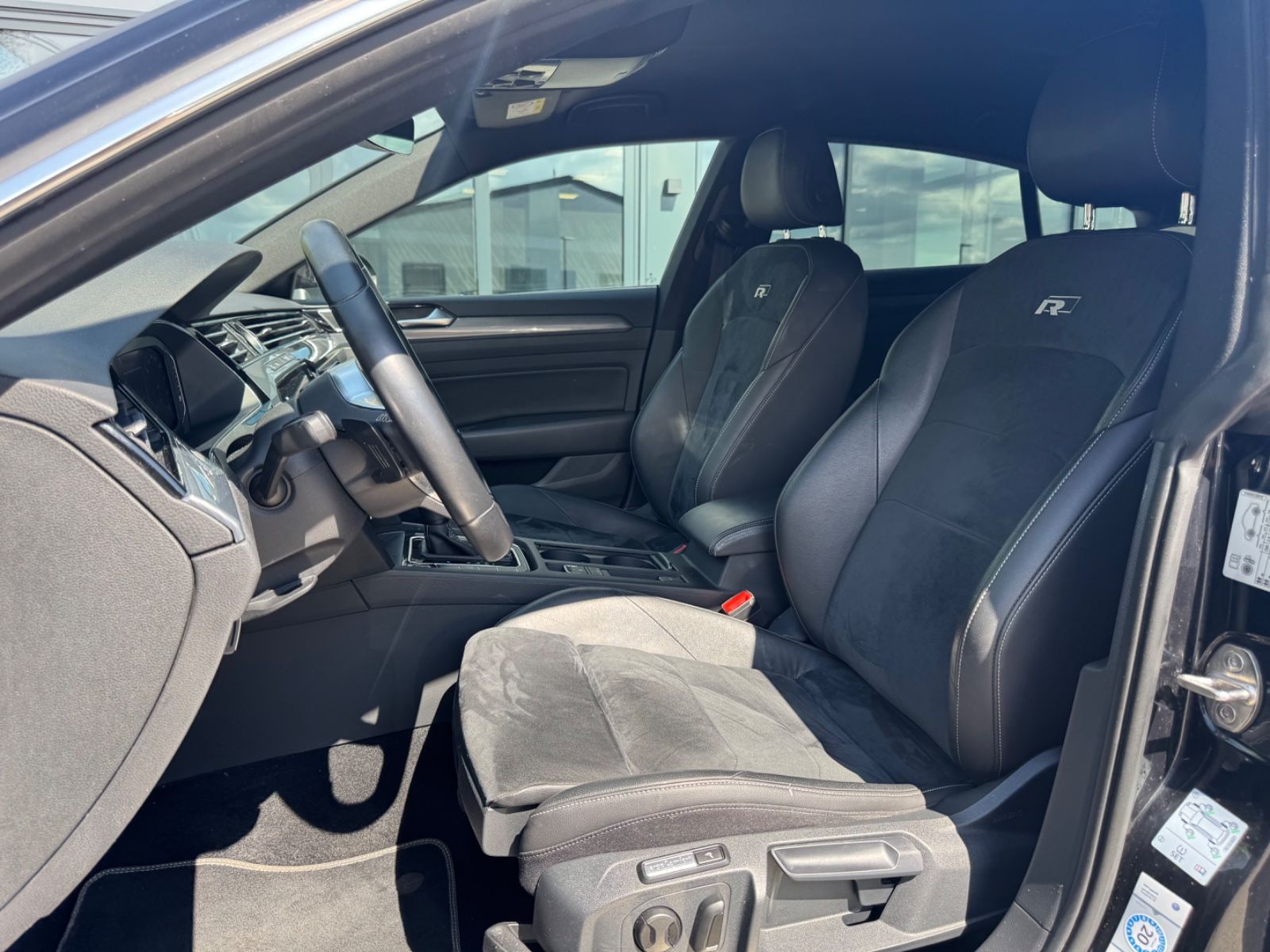 Fahrzeugabbildung Volkswagen ARTEON R-LINE*AUT*2.HD*ALCANTARA*LED*KAMERA*ACC*