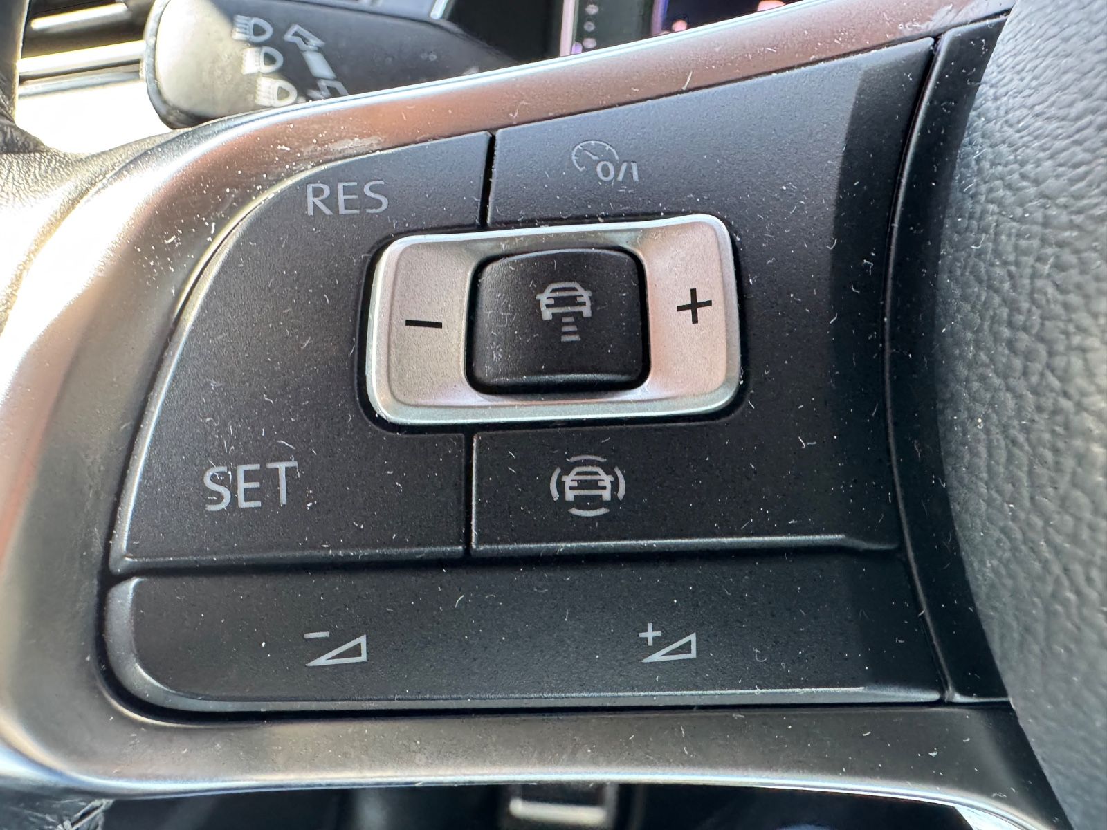 Fahrzeugabbildung Volkswagen ARTEON R-LINE*AUT*2.HD*ALCANTARA*LED*KAMERA*ACC*