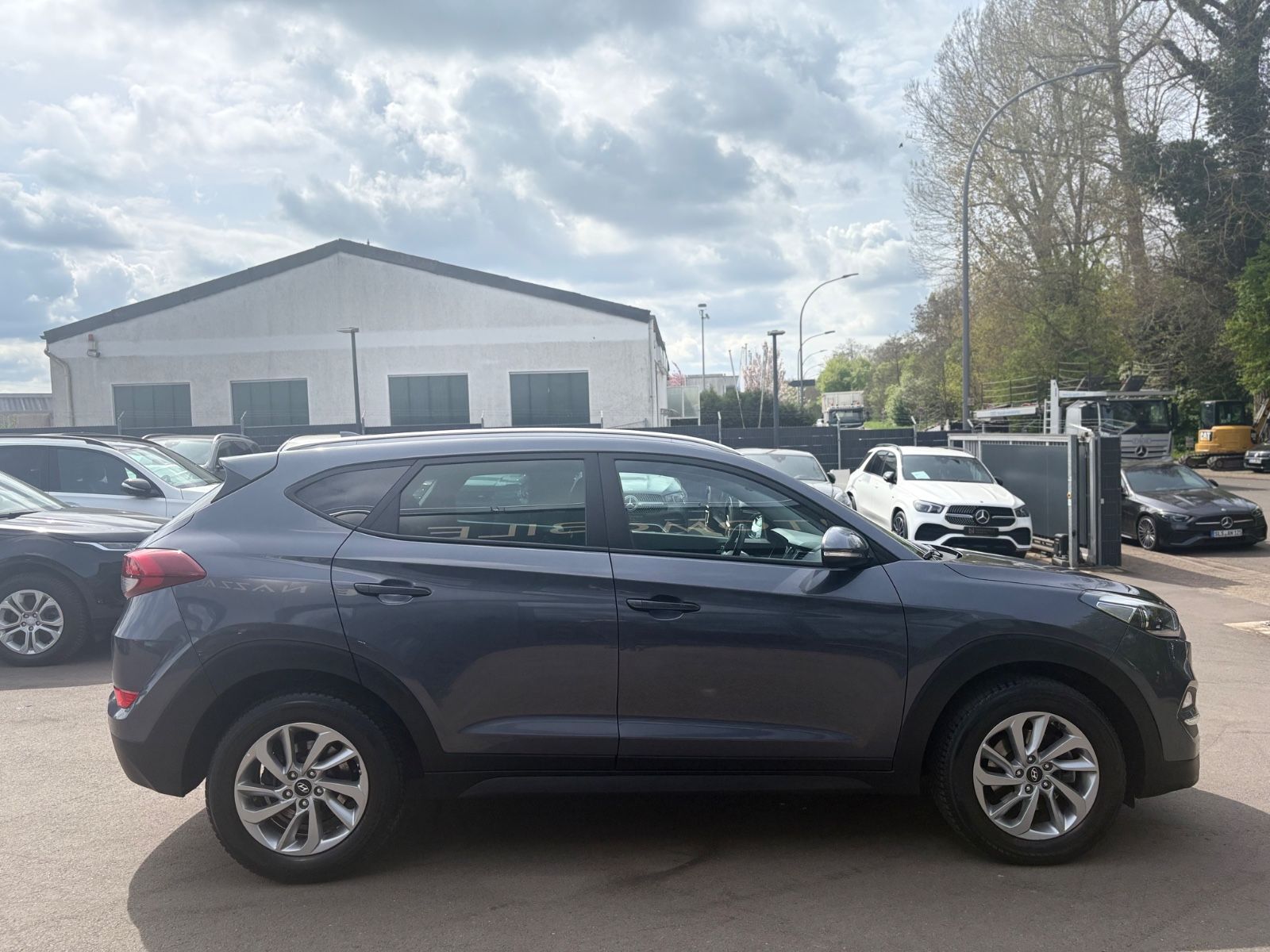 Fahrzeugabbildung Hyundai TUCSON BLUE TREND*KAMERA*NAVI*SITZHEIZUNG*1.HAND
