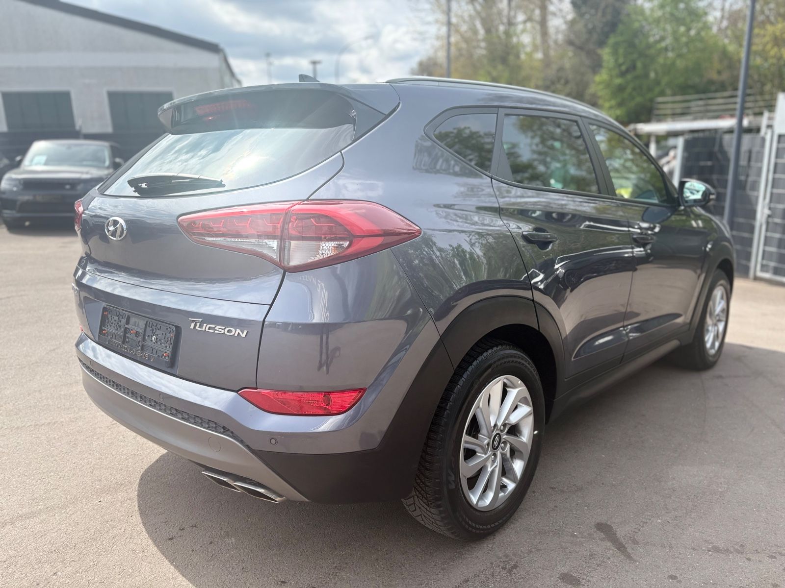 Fahrzeugabbildung Hyundai TUCSON BLUE TREND*KAMERA*NAVI*SITZHEIZUNG*1.HAND