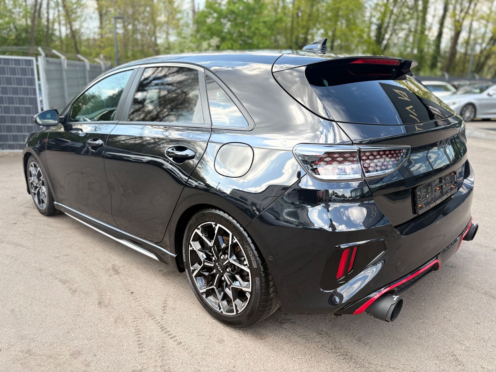 Fahrzeugabbildung Kia CEED GT LINE 1.5 T*SHZ*LED*DAB+*R-KAMERA*JBL*