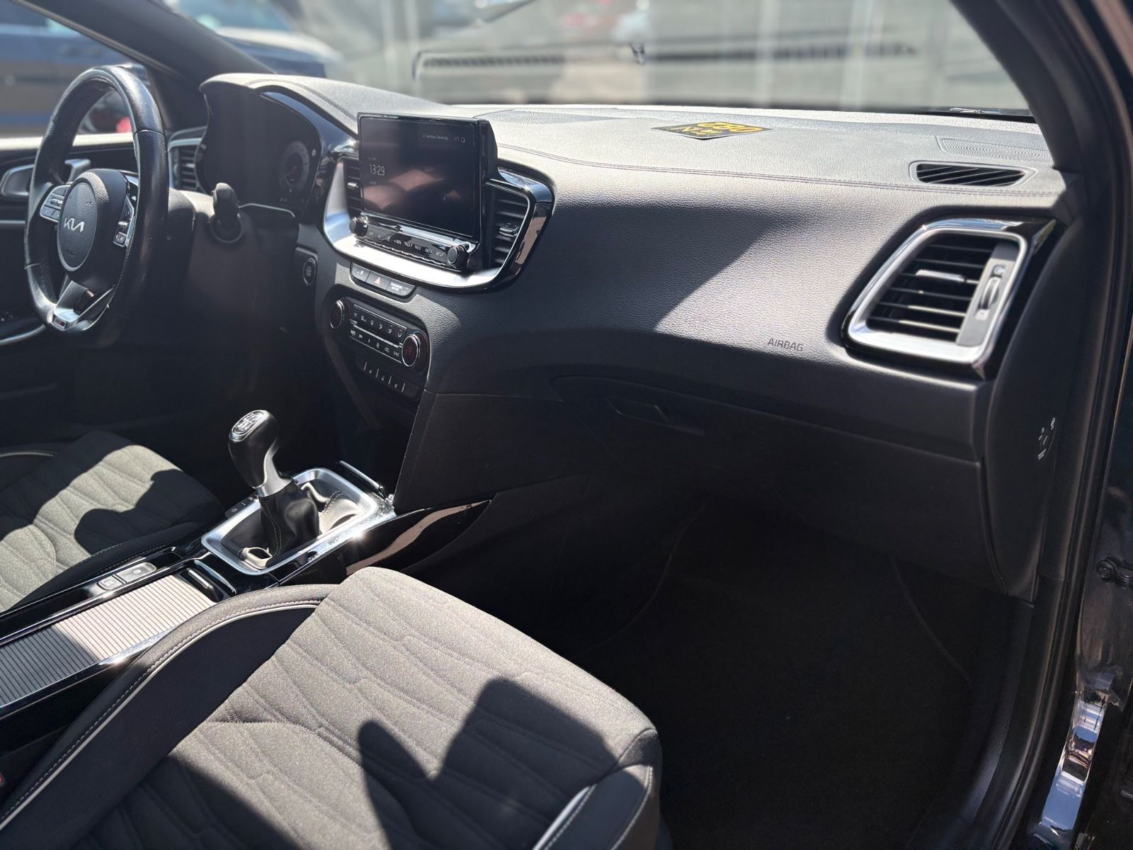 Fahrzeugabbildung Kia CEED GT LINE 1.5 T*SHZ*LED*DAB+*R-KAMERA*JBL*