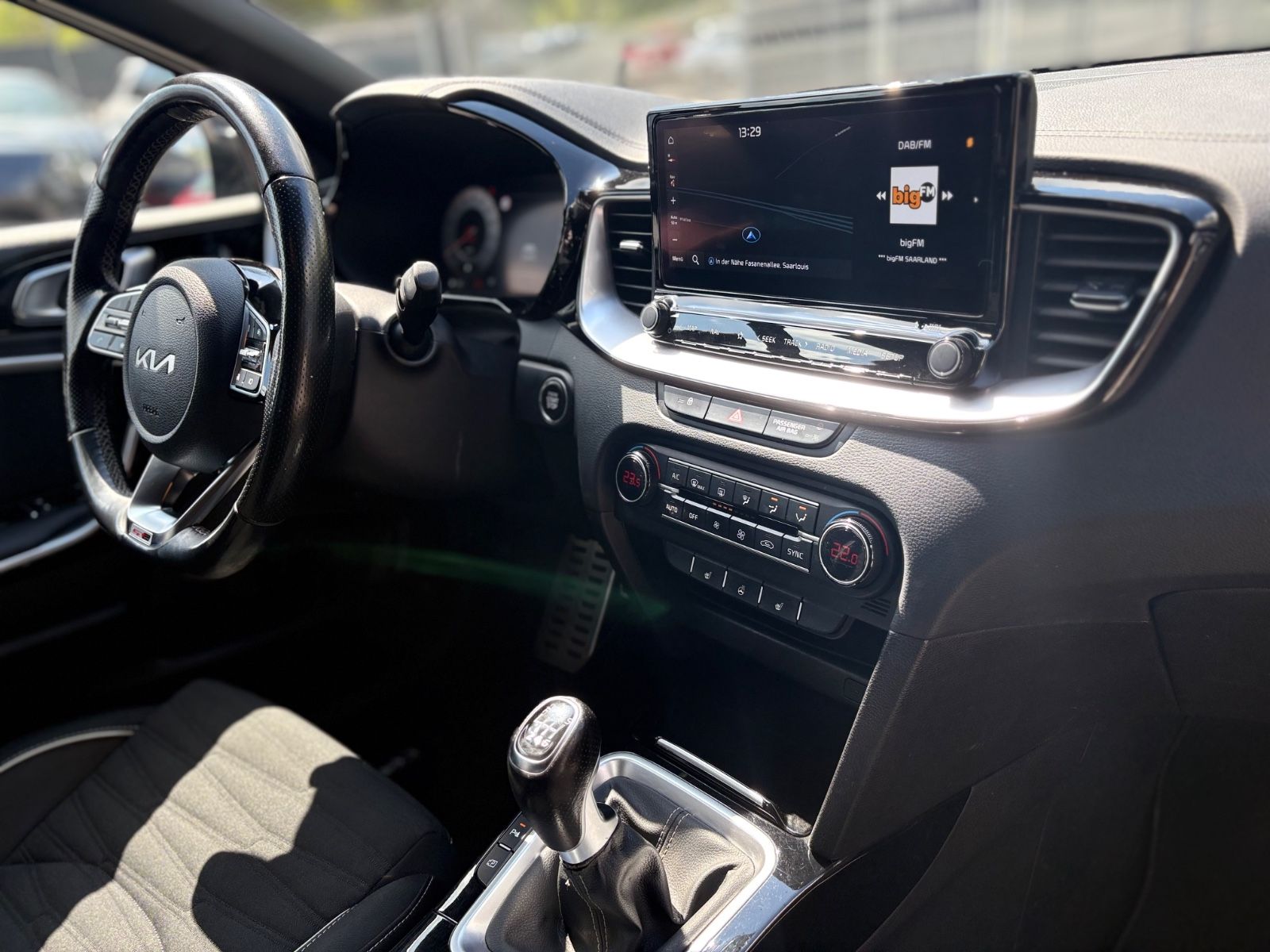 Fahrzeugabbildung Kia CEED GT LINE 1.5 T*SHZ*LED*DAB+*R-KAMERA*JBL*