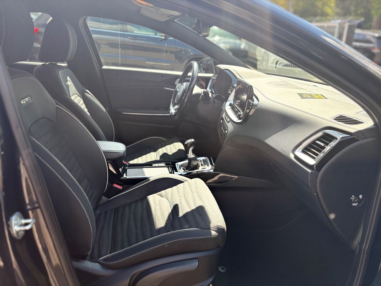 Fahrzeugabbildung Kia CEED GT LINE 1.5 T*SHZ*LED*DAB+*R-KAMERA*JBL*