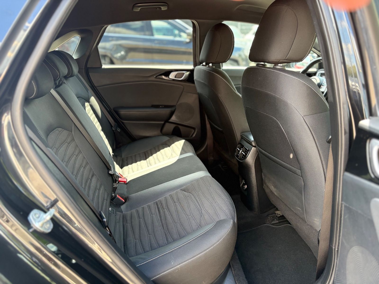 Fahrzeugabbildung Kia CEED GT LINE 1.5 T*SHZ*LED*DAB+*R-KAMERA*JBL*