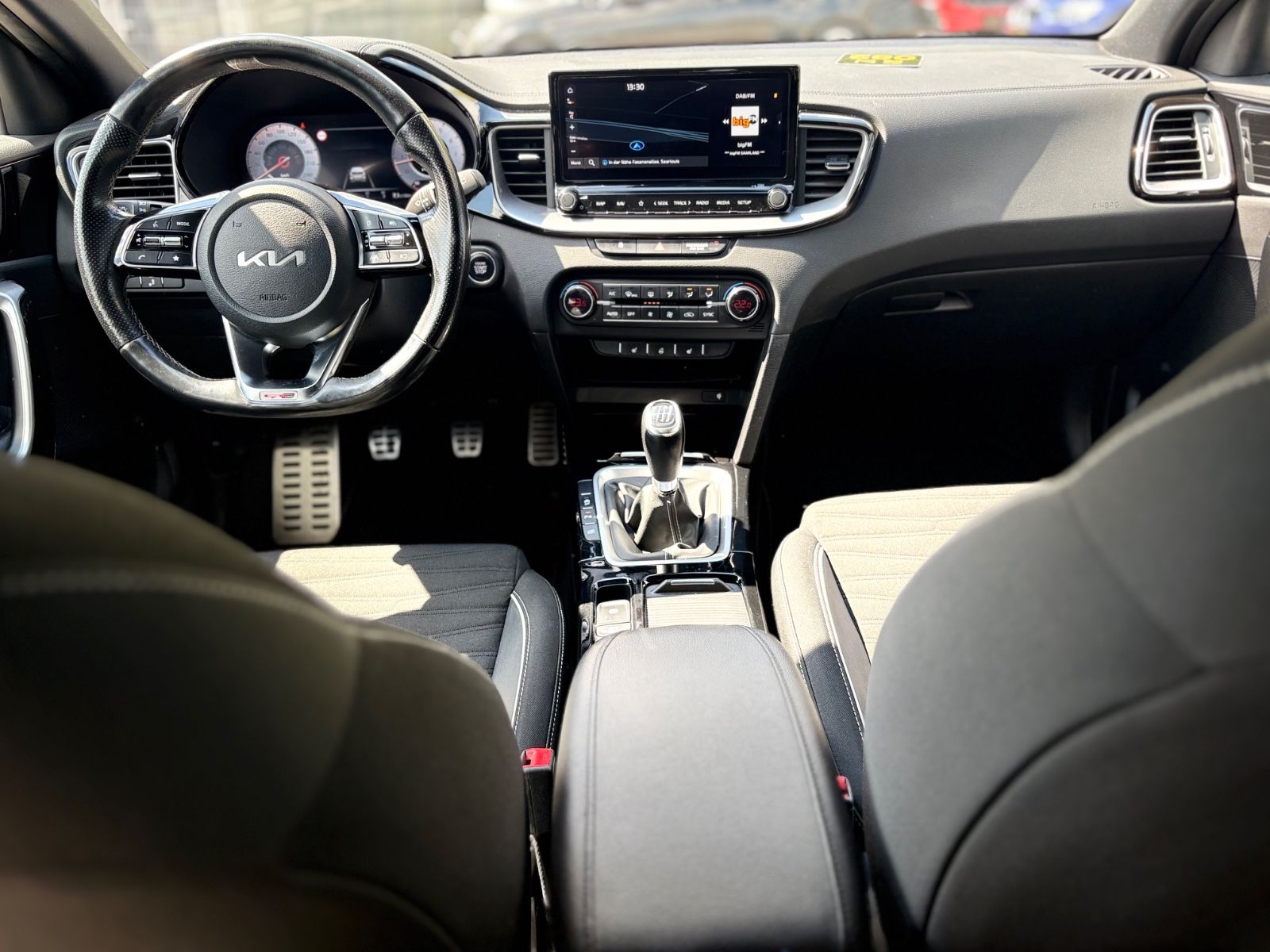 Fahrzeugabbildung Kia CEED GT LINE 1.5 T*SHZ*LED*DAB+*R-KAMERA*JBL*