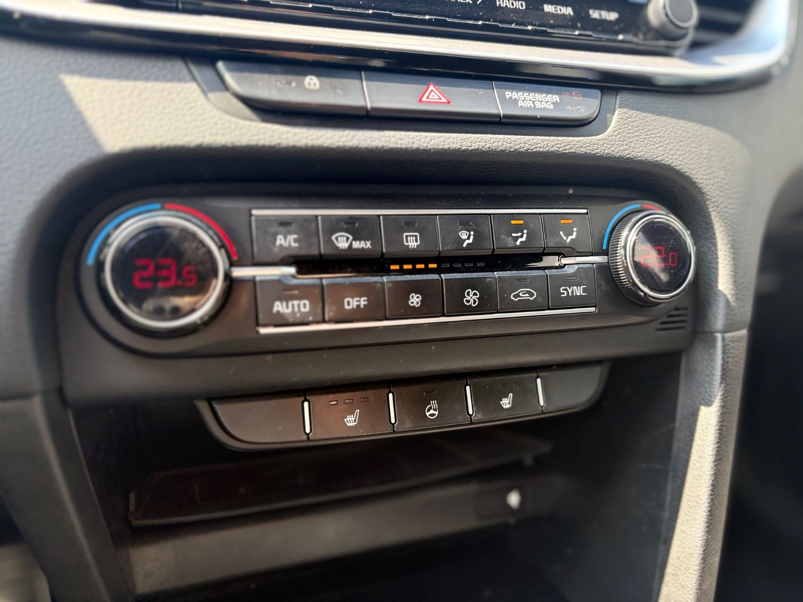 Fahrzeugabbildung Kia CEED GT LINE 1.5 T*SHZ*LED*DAB+*R-KAMERA*JBL*