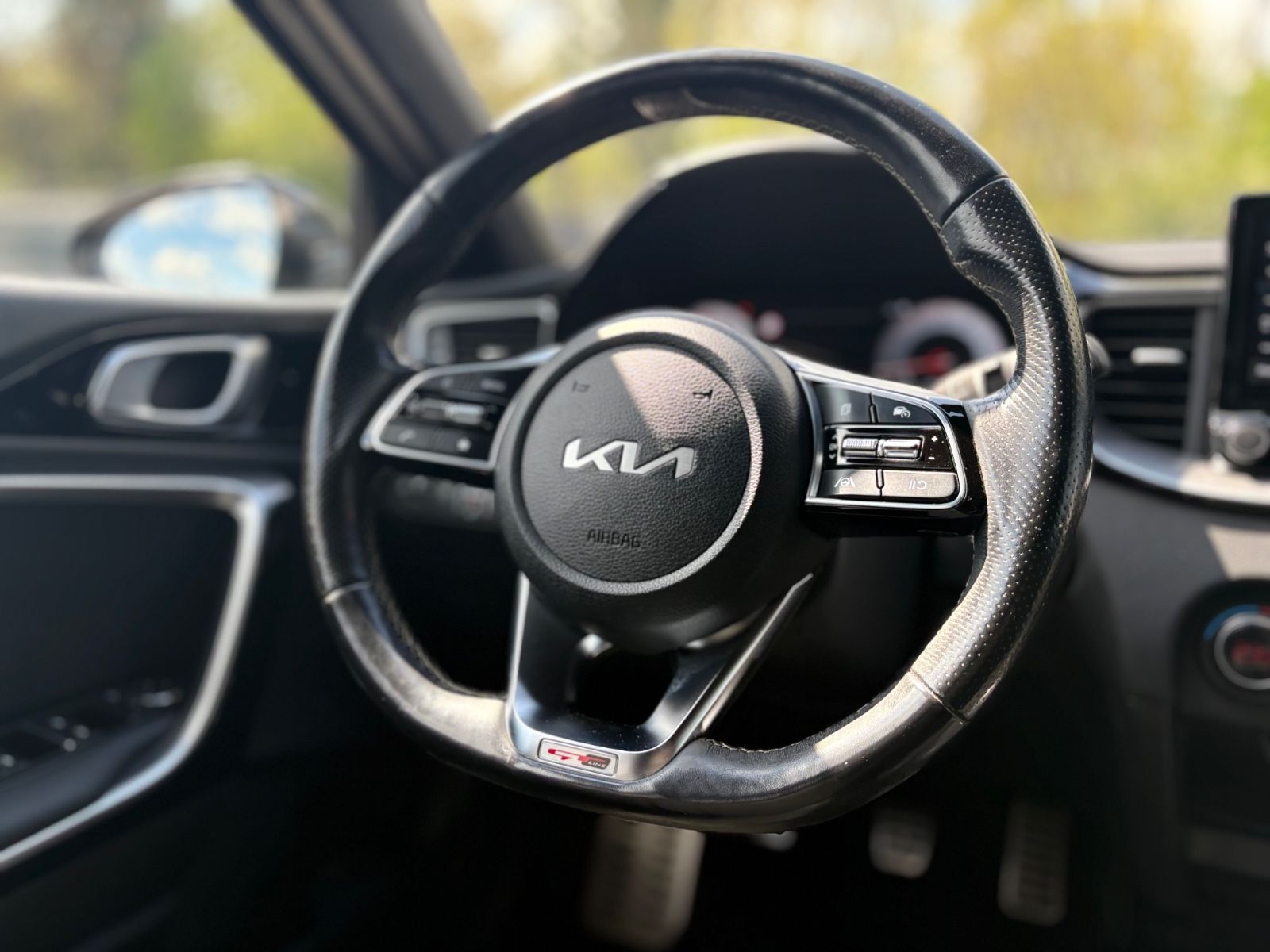 Fahrzeugabbildung Kia CEED GT LINE 1.5 T*SHZ*LED*DAB+*R-KAMERA*JBL*