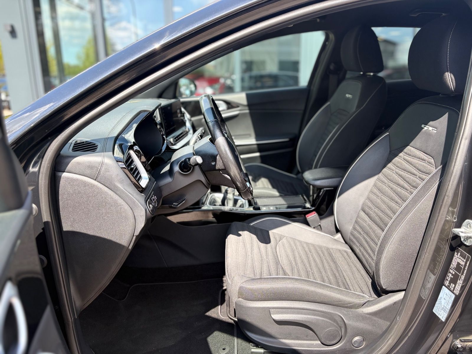 Fahrzeugabbildung Kia CEED GT LINE 1.5 T*SHZ*LED*DAB+*R-KAMERA*JBL*