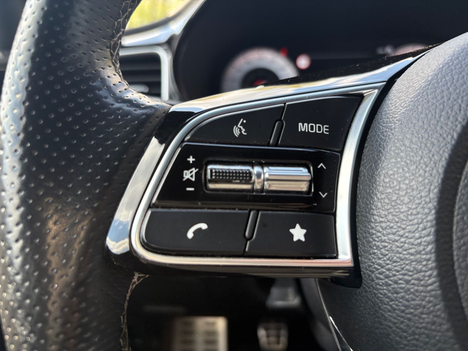 Fahrzeugabbildung Kia CEED GT LINE 1.5 T*SHZ*LED*DAB+*R-KAMERA*JBL*