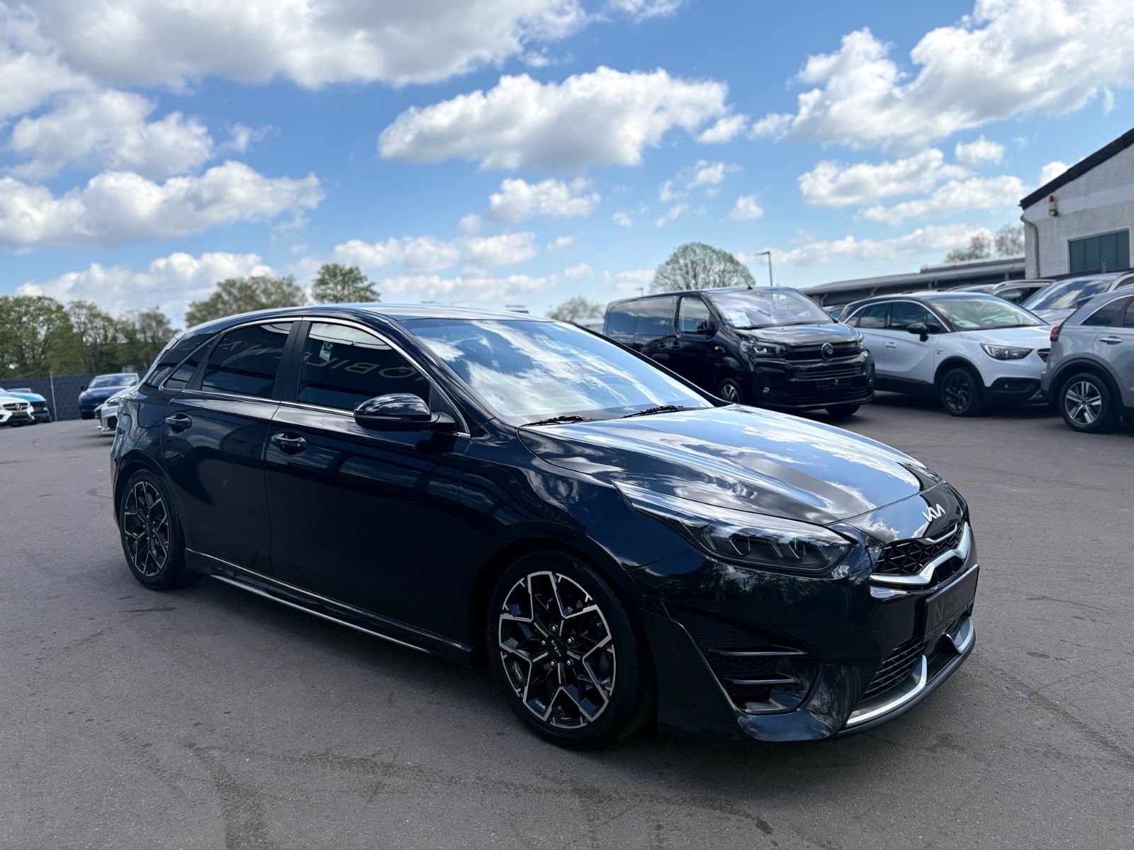 Fahrzeugabbildung Kia CEED GT LINE 1.5 T*SHZ*LED*DAB+*R-KAMERA*JBL*