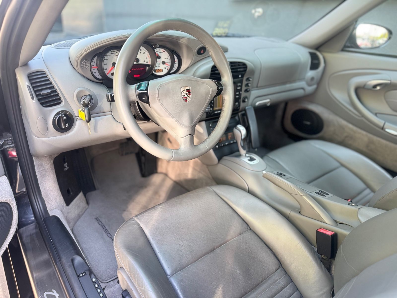 Fahrzeugabbildung Porsche 996 TURBO COUPE*AUT.*NAVI*BI-XENON*BOSE*EWG/COC*