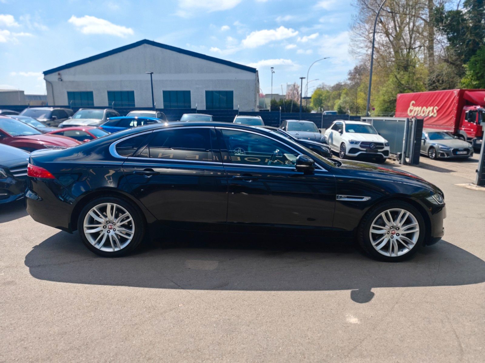 Fahrzeugabbildung Jaguar XF 300PS*PORTOFOLIO*SOUNDSYSTEM*NAVI*KAMERA*