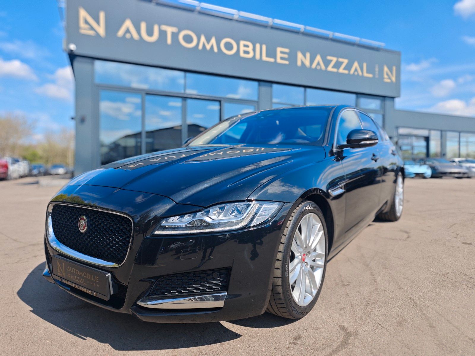 Fahrzeugabbildung Jaguar XF 300PS*PORTOFOLIO*SOUNDSYSTEM*NAVI*KAMERA*