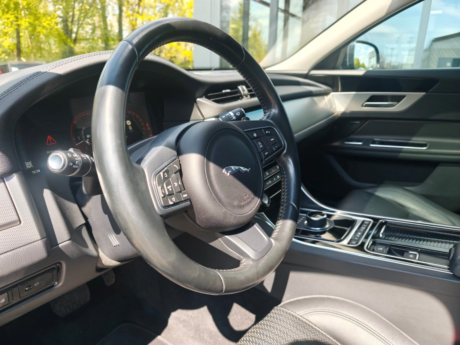 Fahrzeugabbildung Jaguar XF 300PS*PORTOFOLIO*SOUNDSYSTEM*NAVI*KAMERA*