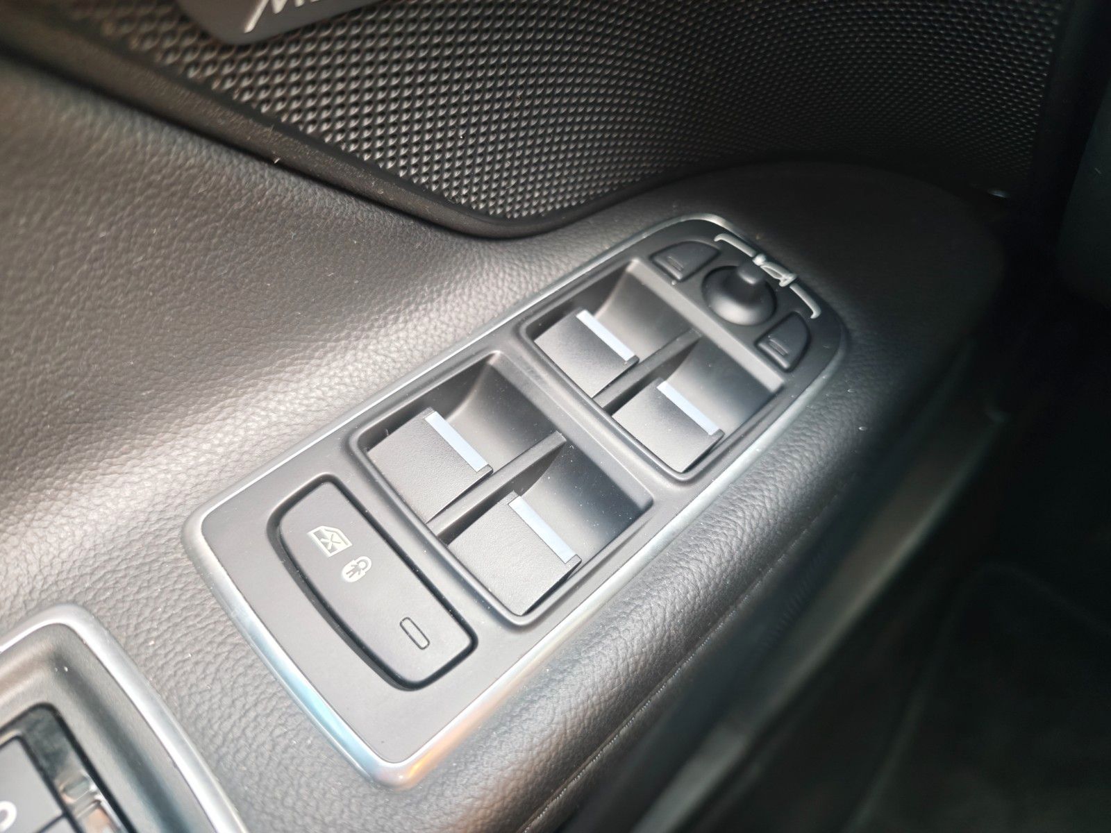 Fahrzeugabbildung Jaguar XF 300PS*PORTOFOLIO*SOUNDSYSTEM*NAVI*KAMERA*