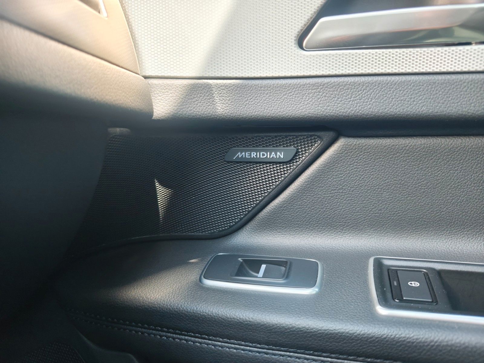 Fahrzeugabbildung Jaguar XF 300PS*PORTOFOLIO*SOUNDSYSTEM*NAVI*KAMERA*