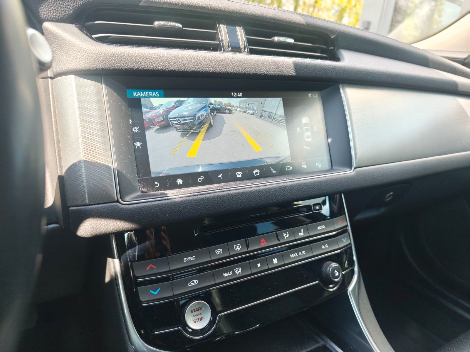 Fahrzeugabbildung Jaguar XF 300PS*PORTOFOLIO*SOUNDSYSTEM*NAVI*KAMERA*