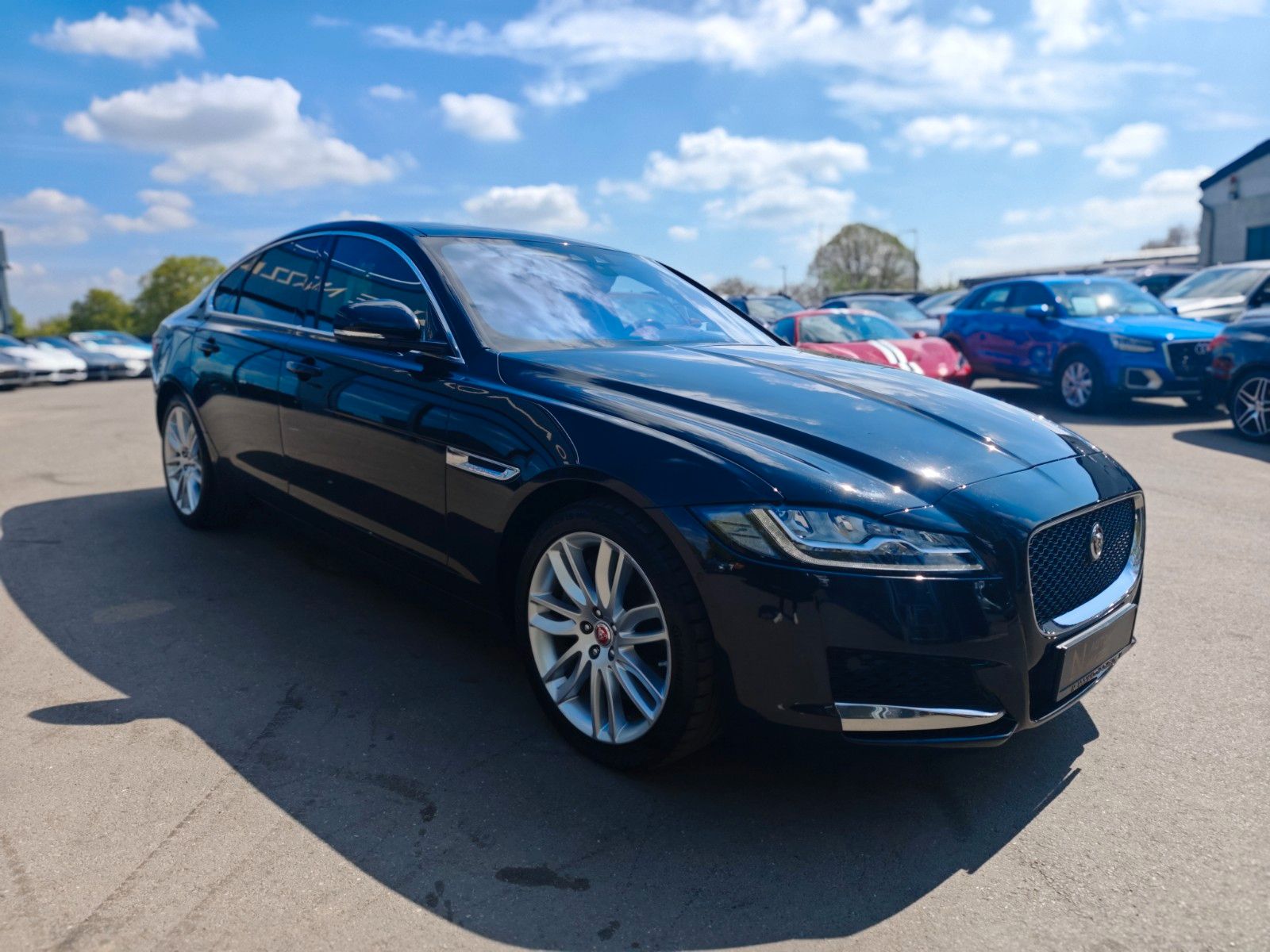 Fahrzeugabbildung Jaguar XF 300PS*PORTOFOLIO*SOUNDSYSTEM*NAVI*KAMERA*