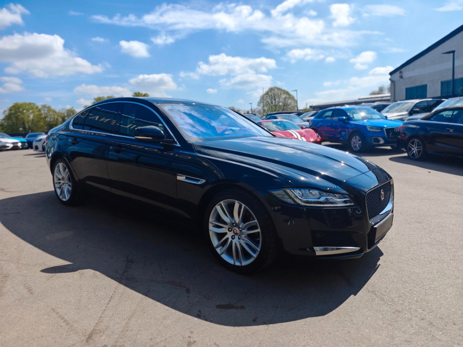 Fahrzeugabbildung Jaguar XF 300PS*PORTOFOLIO*SOUNDSYSTEM*NAVI*KAMERA*