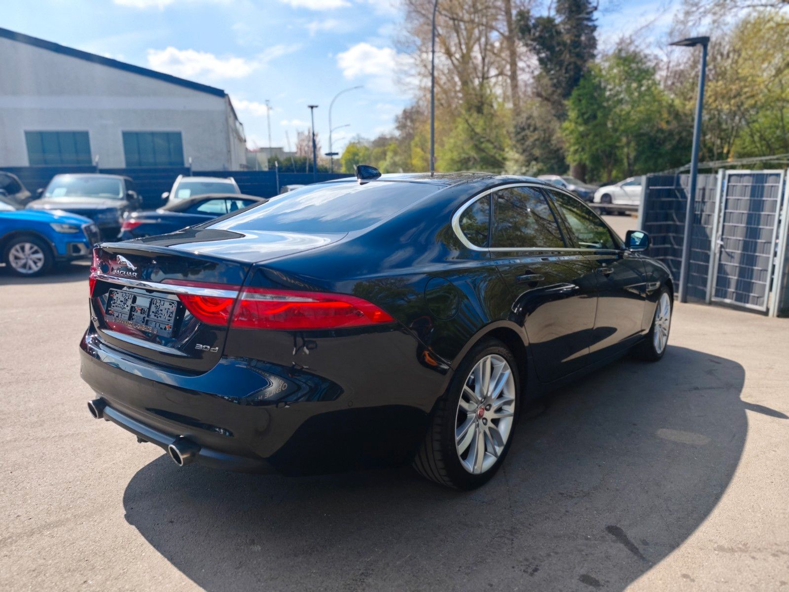 Fahrzeugabbildung Jaguar XF 300PS*PORTOFOLIO*SOUNDSYSTEM*NAVI*KAMERA*