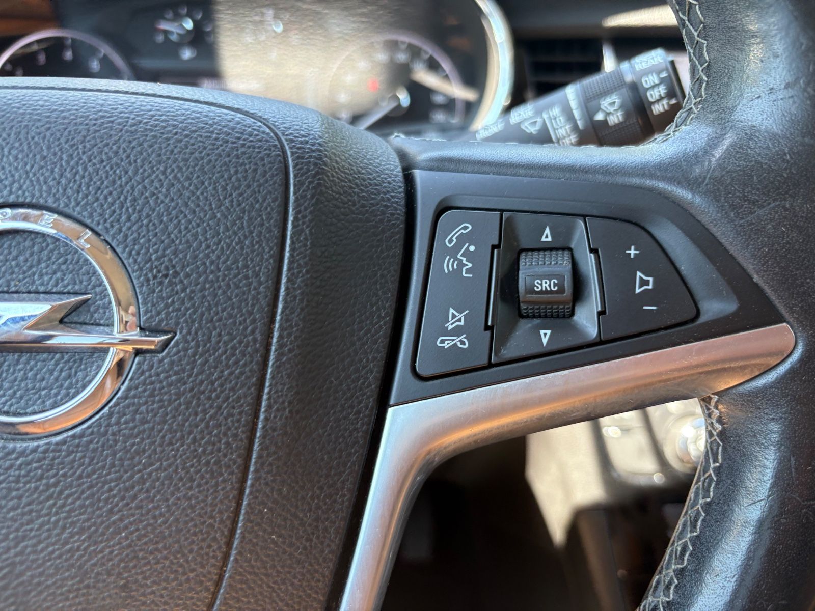 Fahrzeugabbildung Opel MOKKA X INNOVATION*2.HAND*LEDER*NAVI*SHZ*