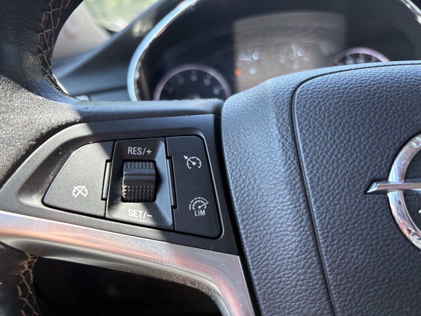 Fahrzeugabbildung Opel MOKKA X INNOVATION*2.HAND*LEDER*NAVI*SHZ*