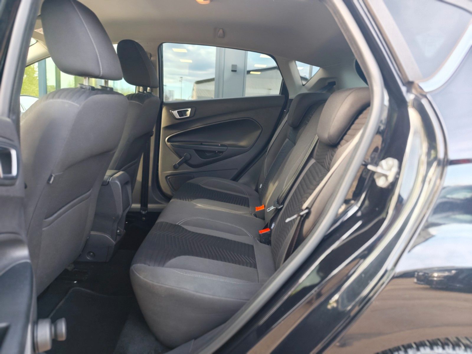 Fahrzeugabbildung Ford FIESTA TITANIUM *SHZ*ALU*KLIMA*NAVI*