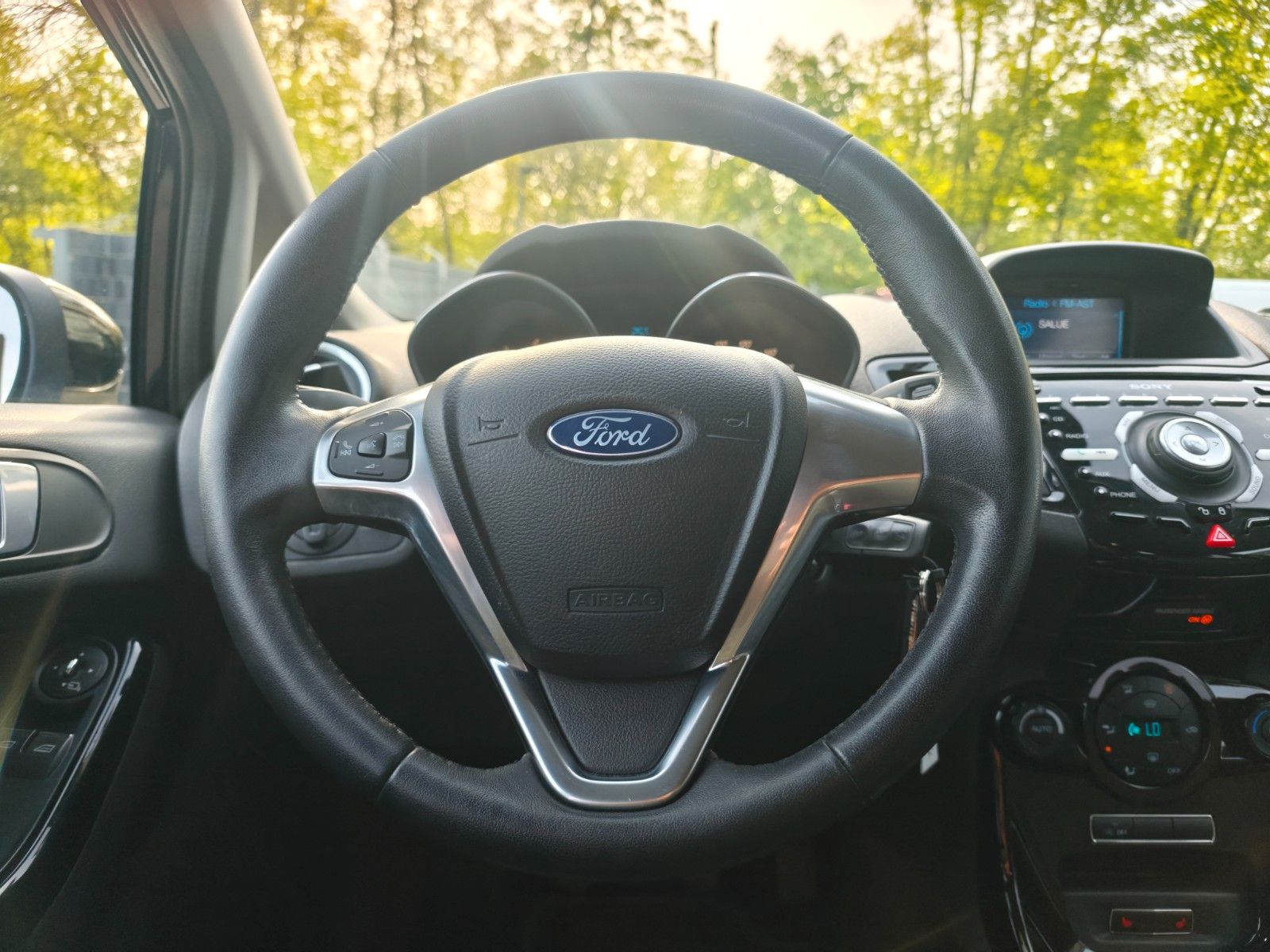 Fahrzeugabbildung Ford FIESTA TITANIUM *SHZ*ALU*KLIMA*NAVI*