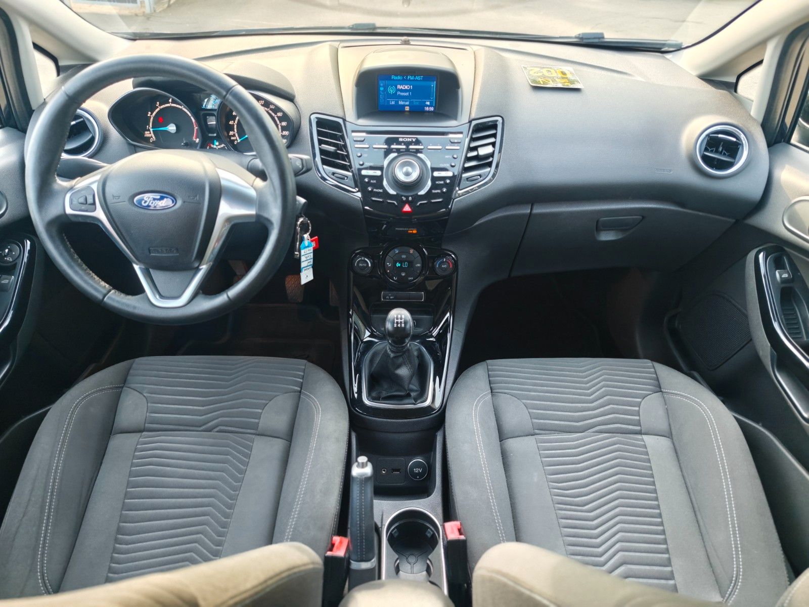 Fahrzeugabbildung Ford FIESTA TITANIUM *SHZ*ALU*KLIMA*NAVI*