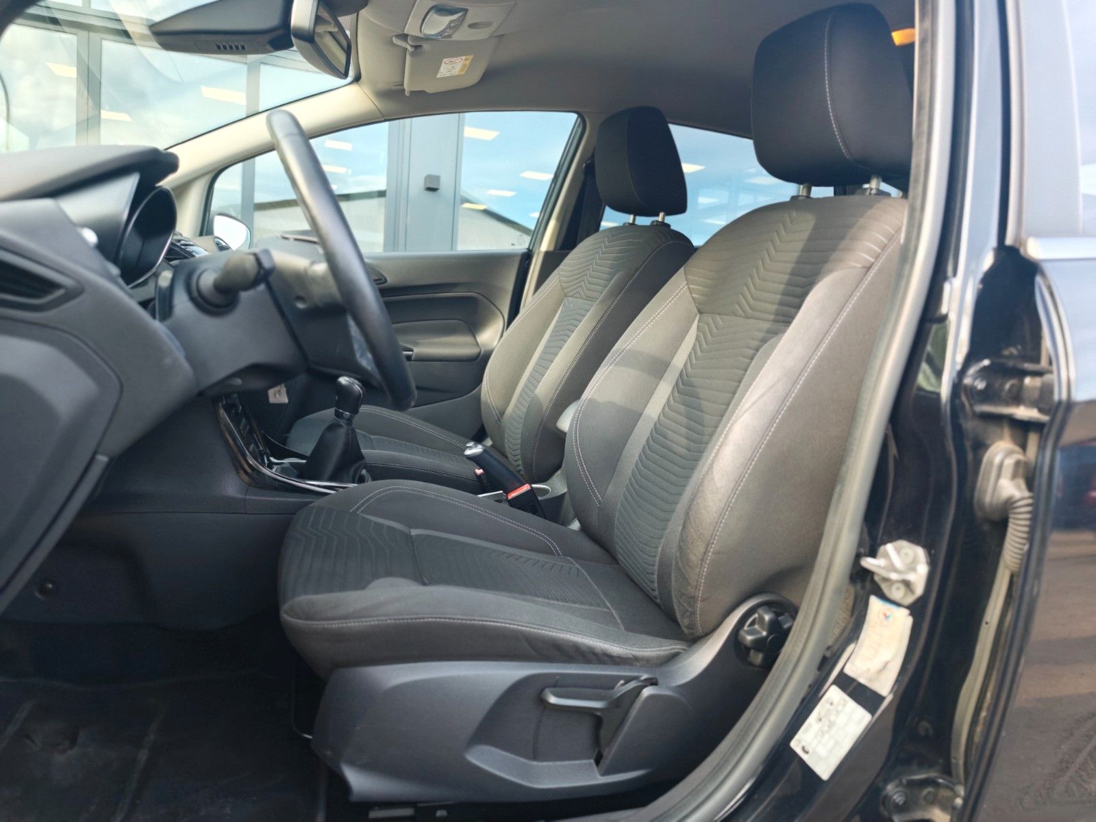 Fahrzeugabbildung Ford FIESTA TITANIUM *SHZ*ALU*KLIMA*NAVI*