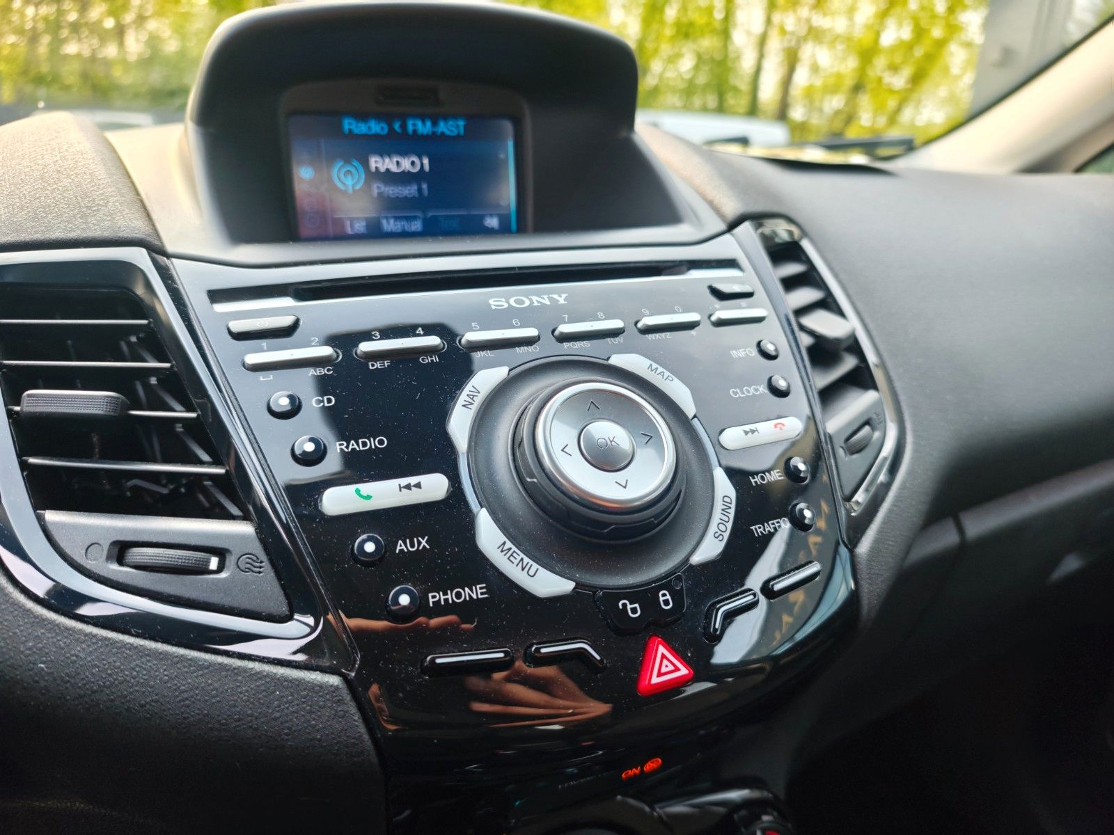 Fahrzeugabbildung Ford FIESTA TITANIUM *SHZ*ALU*KLIMA*NAVI*