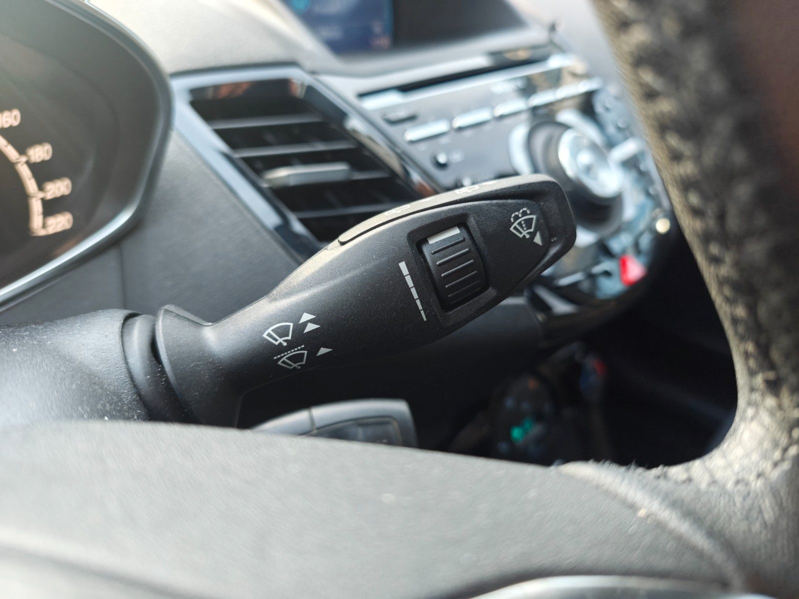 Fahrzeugabbildung Ford FIESTA TITANIUM *SHZ*ALU*KLIMA*NAVI*
