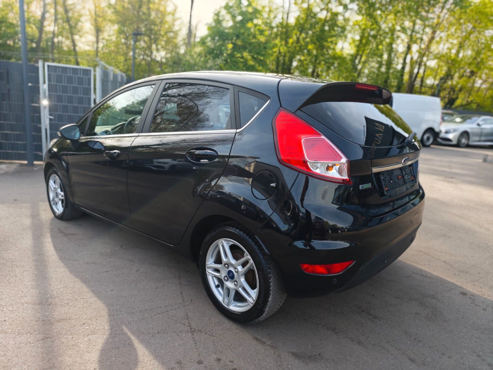 Fahrzeugabbildung Ford FIESTA TITANIUM *SHZ*ALU*KLIMA*NAVI*