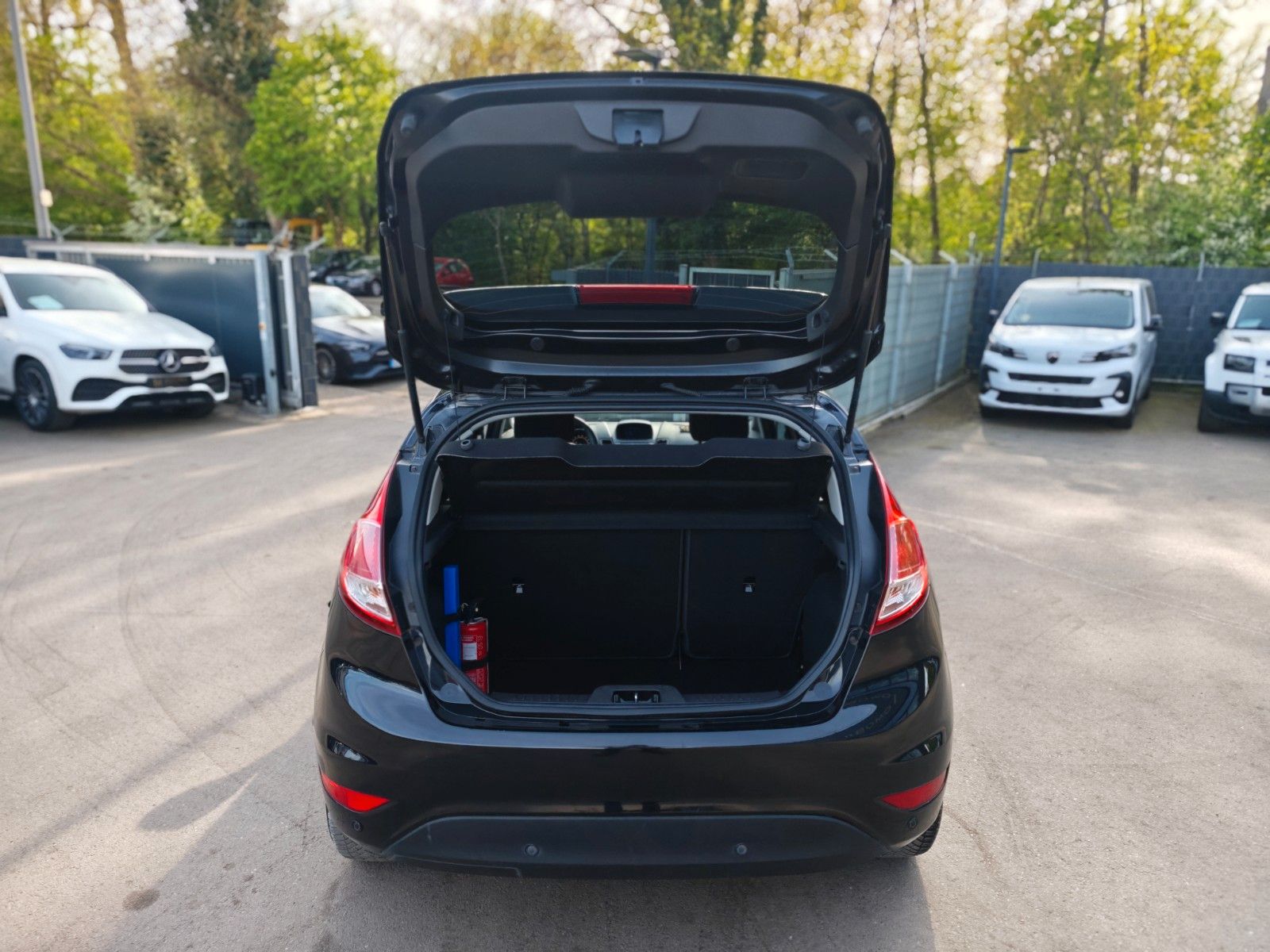 Fahrzeugabbildung Ford FIESTA TITANIUM *SHZ*ALU*KLIMA*NAVI*