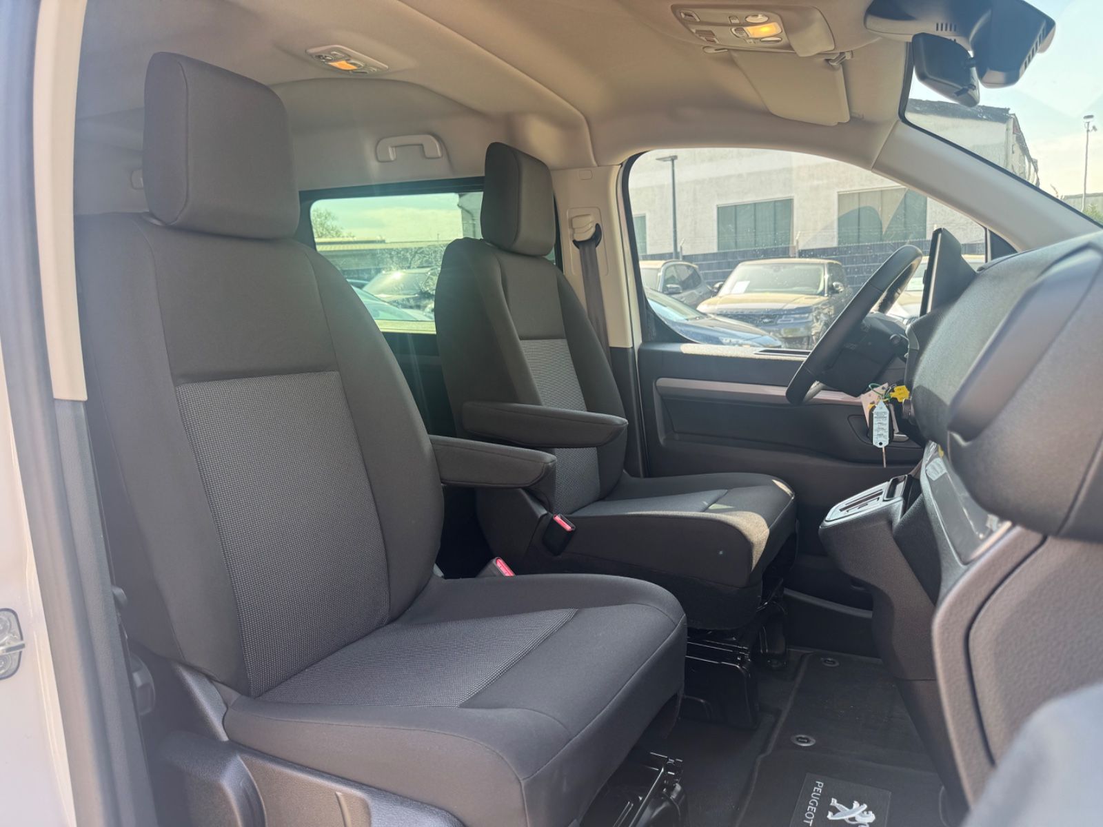 Fahrzeugabbildung Peugeot TRAVELLER ACTIVE L2*FACELIFT*8.SITZER*KAM*NAVI*