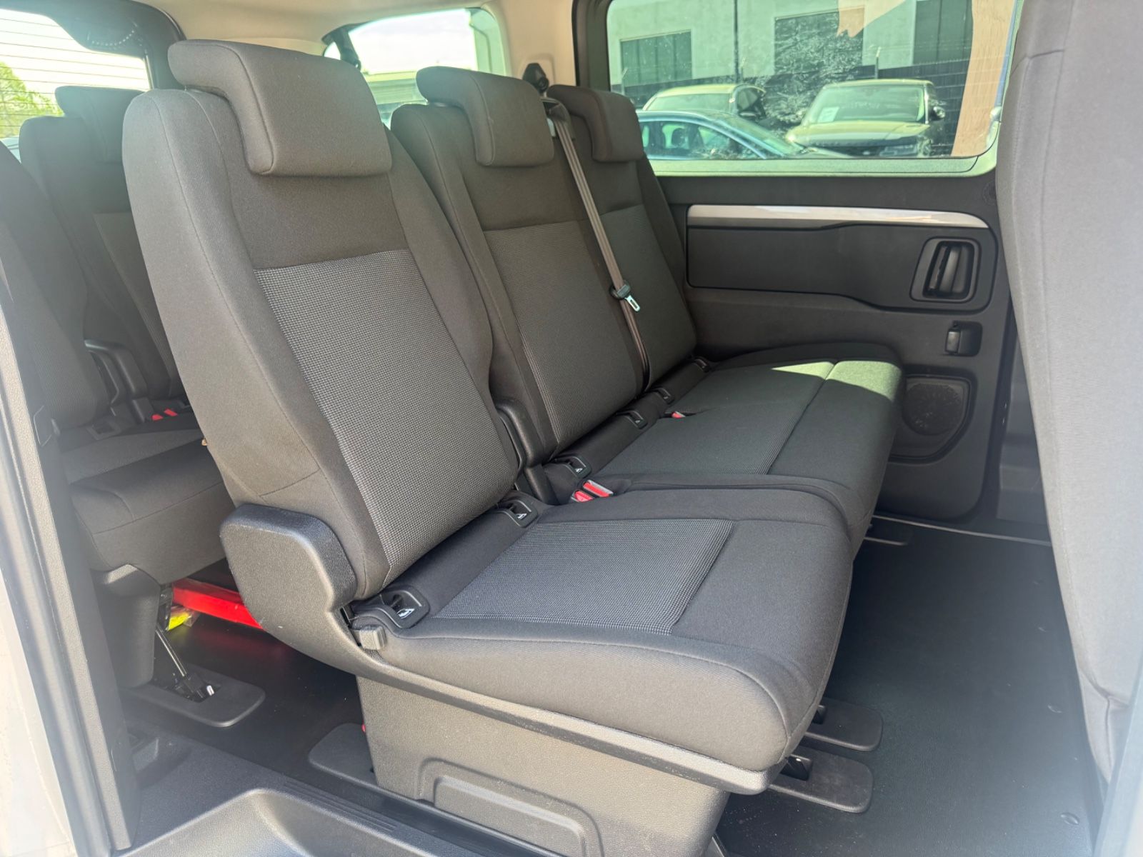 Fahrzeugabbildung Peugeot TRAVELLER ACTIVE L2*FACELIFT*8.SITZER*KAM*NAVI*