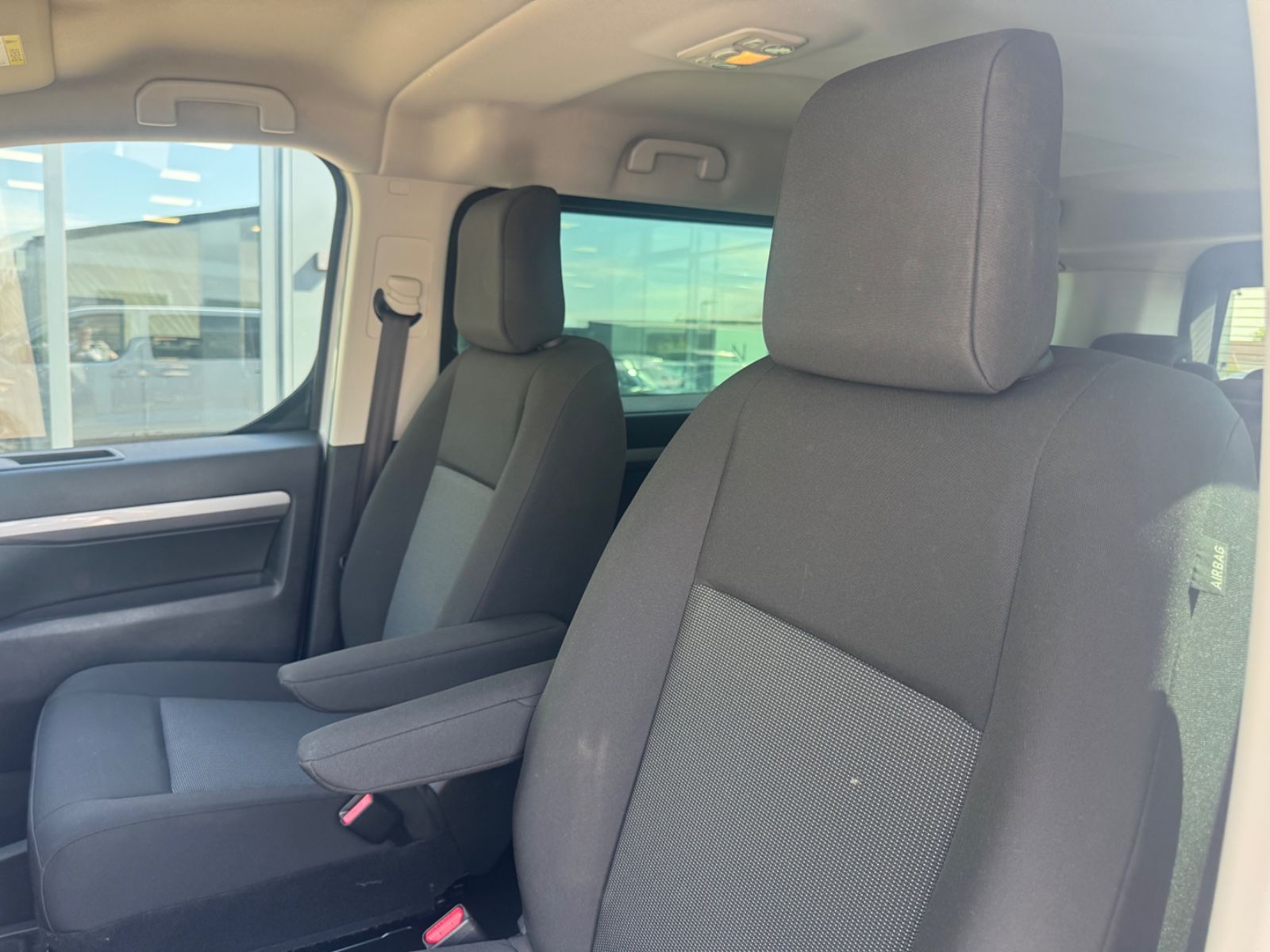 Fahrzeugabbildung Peugeot TRAVELLER ACTIVE L2*FACELIFT*8.SITZER*KAM*NAVI*