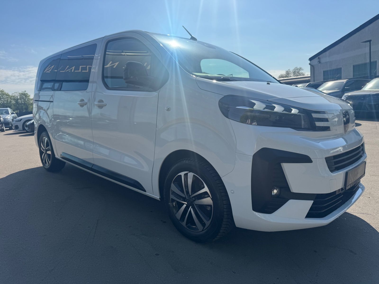 Fahrzeugabbildung Peugeot TRAVELLER ACTIVE L2*FACELIFT*8.SITZER*KAM*NAVI*