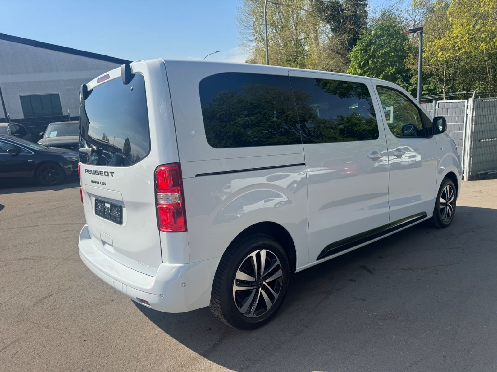 Fahrzeugabbildung Peugeot TRAVELLER ACTIVE L2*FACELIFT*8.SITZER*KAM*NAVI*