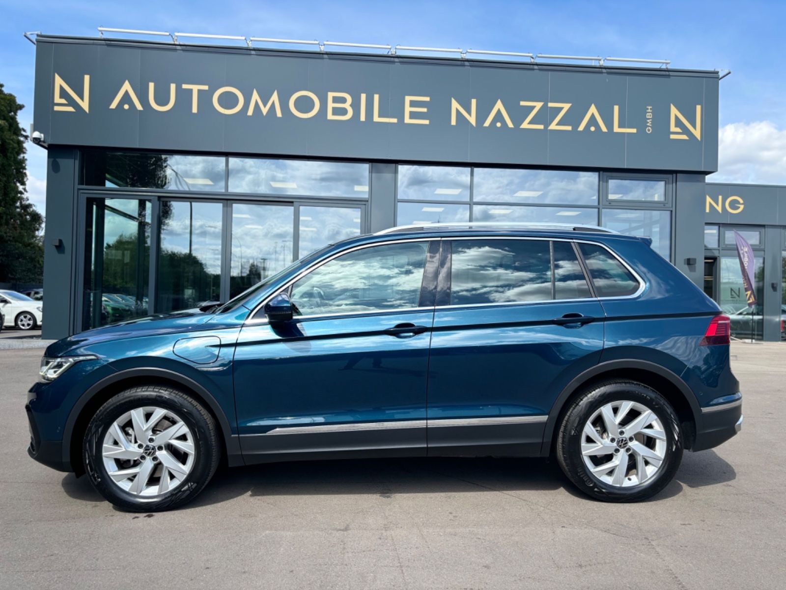 Fahrzeugabbildung Volkswagen TIGUAN ELEGANCE PLUG IN HYBRID*LED*NIGHTS-BLUE*