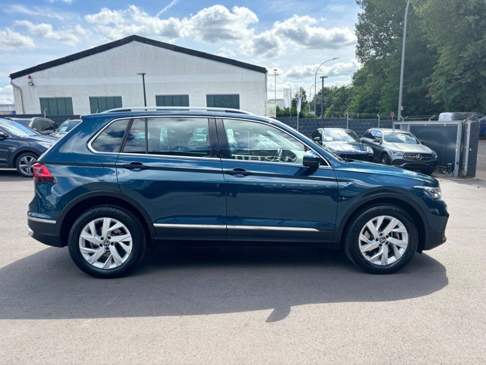 Fahrzeugabbildung Volkswagen TIGUAN ELEGANCE PLUG IN HYBRID*LED*NIGHTS-BLUE*