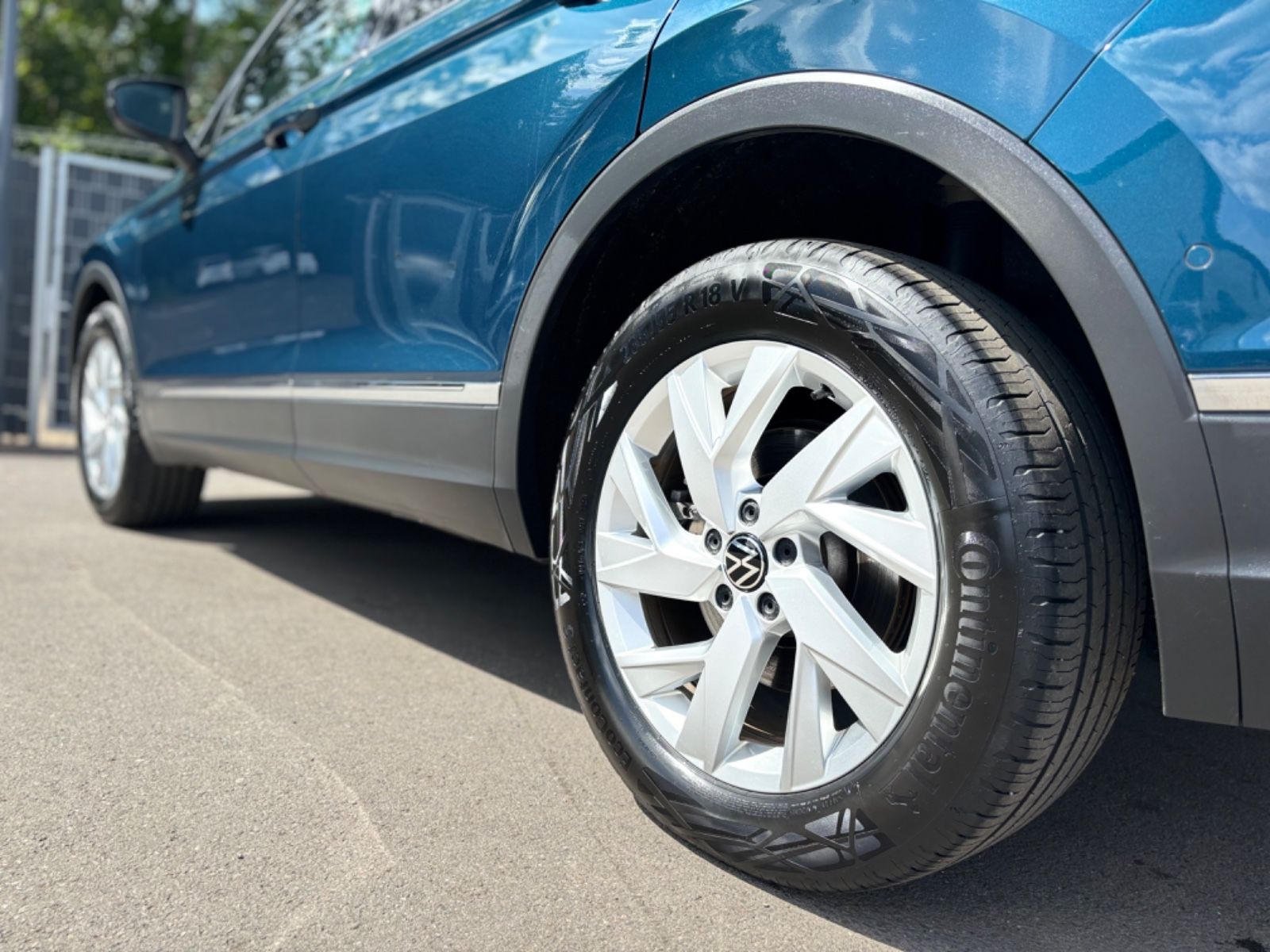 Fahrzeugabbildung Volkswagen TIGUAN ELEGANCE PLUG IN HYBRID*LED*NIGHTS-BLUE*