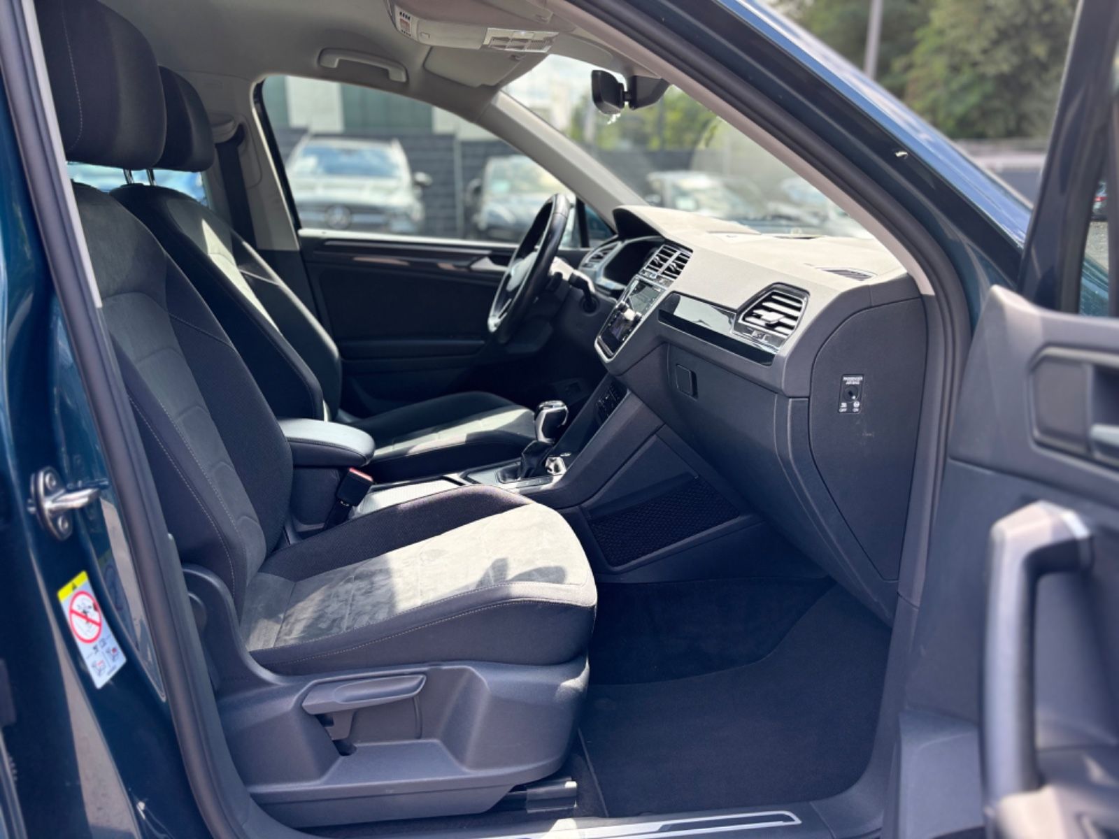 Fahrzeugabbildung Volkswagen TIGUAN ELEGANCE PLUG IN HYBRID*LED*NIGHTS-BLUE*