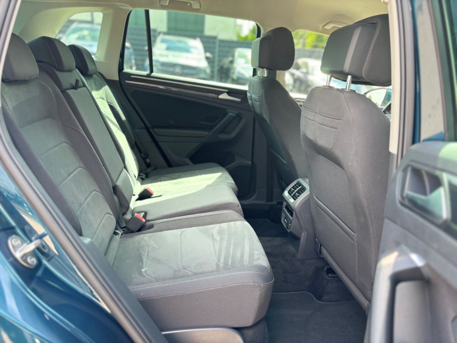Fahrzeugabbildung Volkswagen TIGUAN ELEGANCE PLUG IN HYBRID*LED*NIGHTS-BLUE*