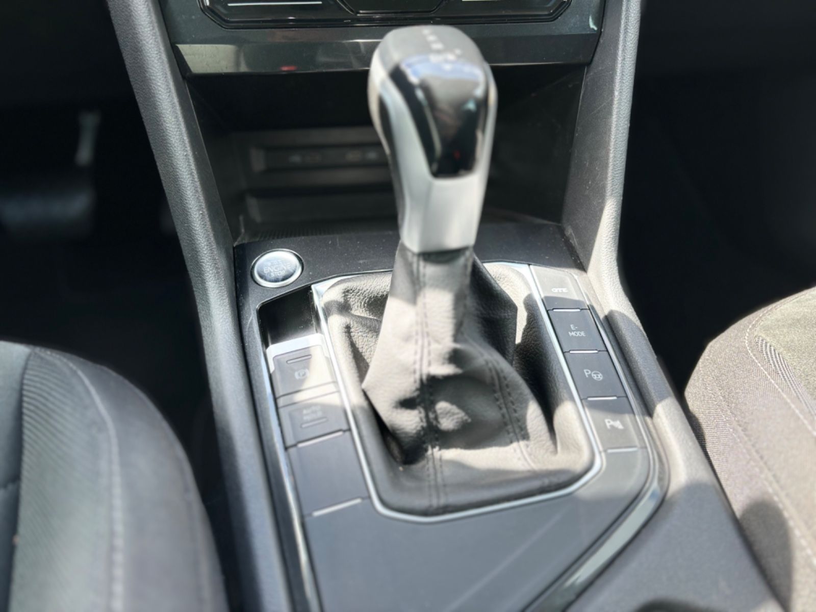 Fahrzeugabbildung Volkswagen TIGUAN ELEGANCE PLUG IN HYBRID*LED*NIGHTS-BLUE*