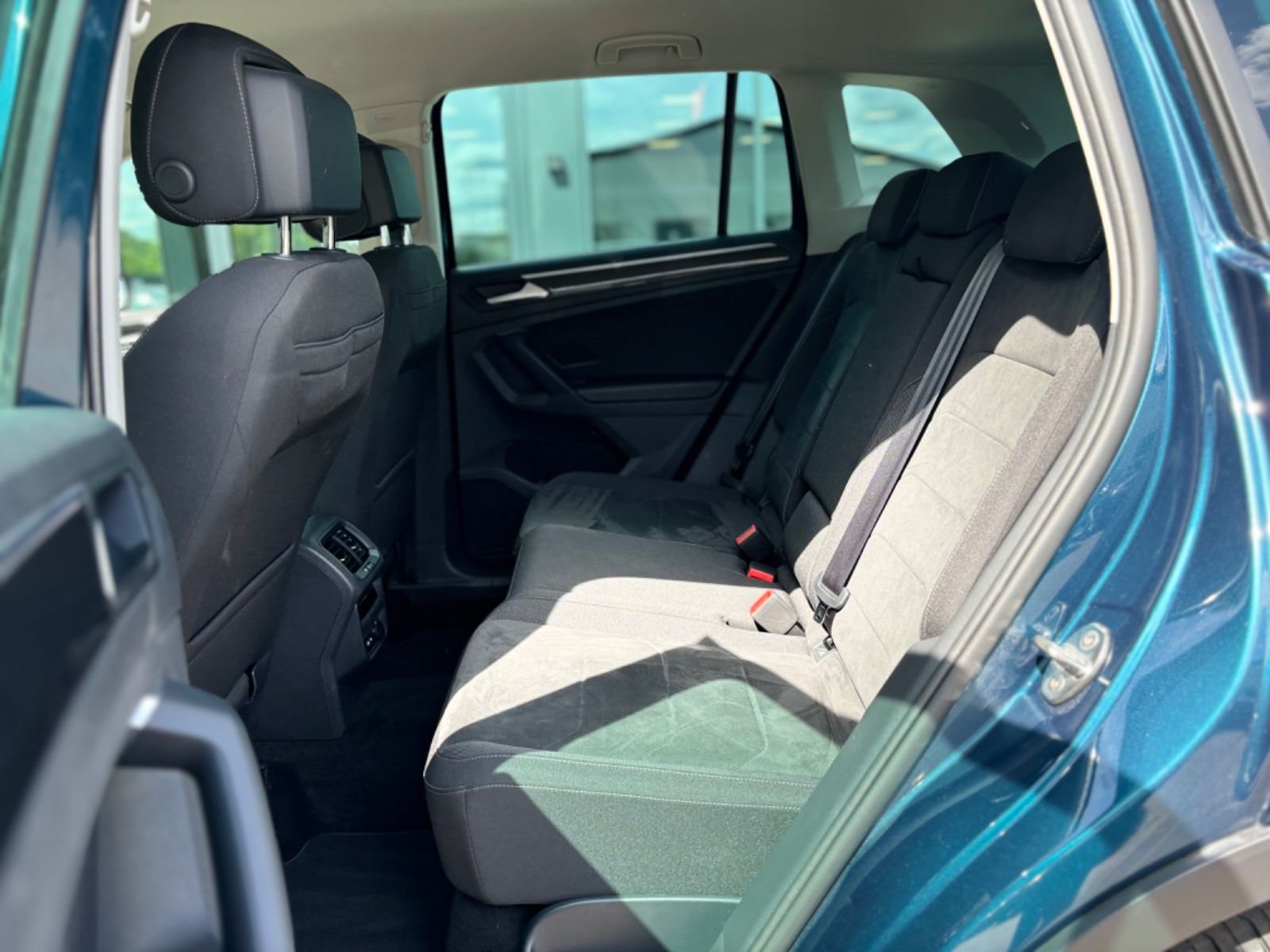 Fahrzeugabbildung Volkswagen TIGUAN ELEGANCE PLUG IN HYBRID*LED*NIGHTS-BLUE*