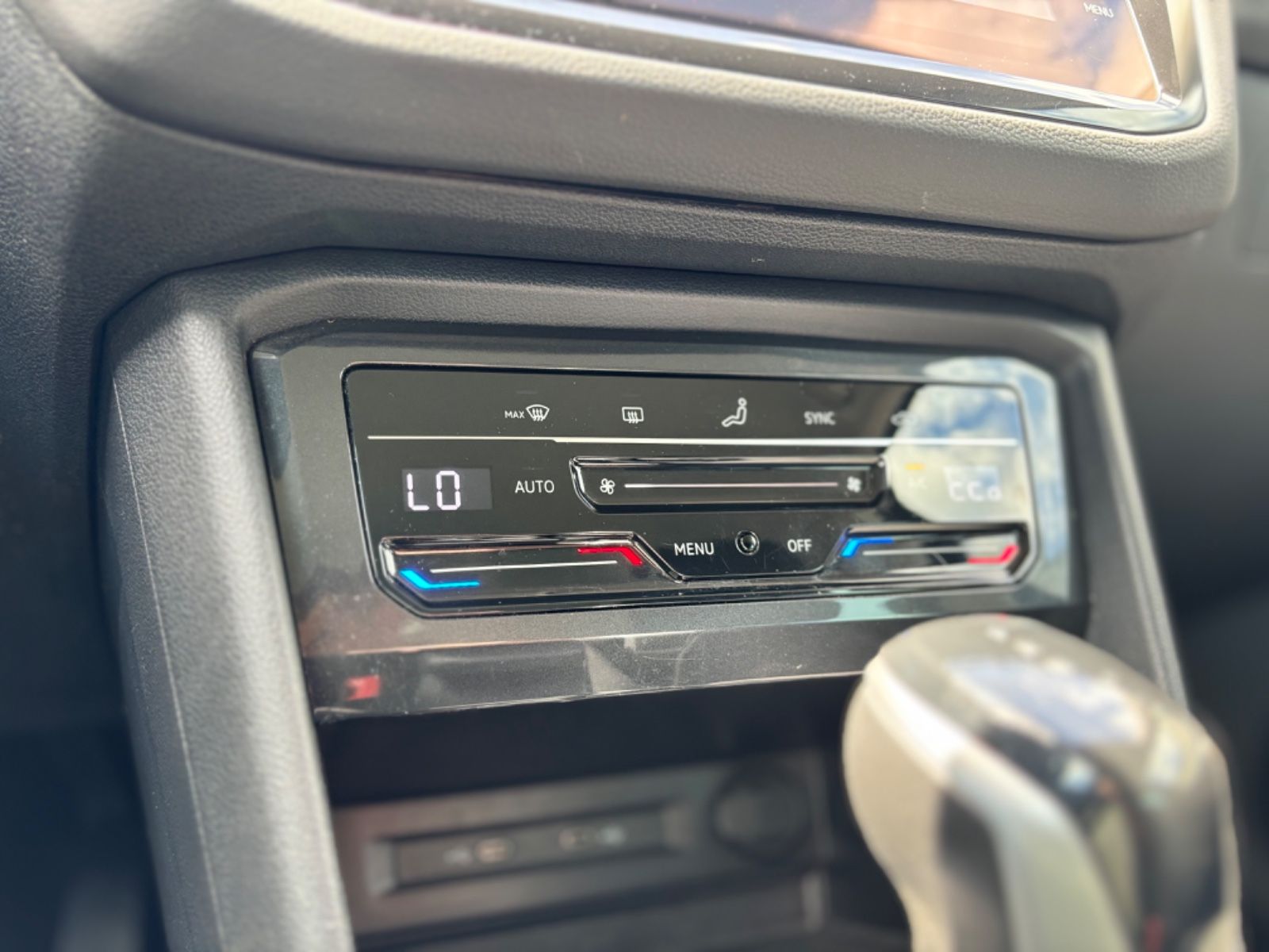 Fahrzeugabbildung Volkswagen TIGUAN ELEGANCE PLUG IN HYBRID*LED*NIGHTS-BLUE*