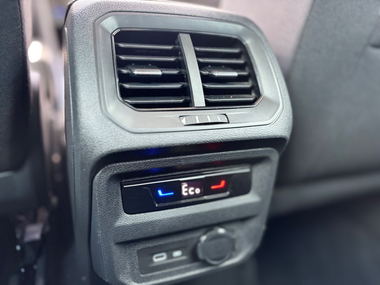Fahrzeugabbildung Volkswagen TIGUAN ELEGANCE PLUG IN HYBRID*LED*NIGHTS-BLUE*