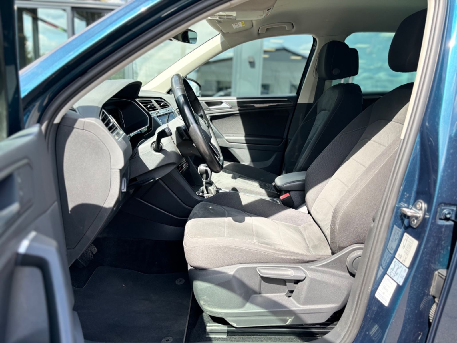 Fahrzeugabbildung Volkswagen TIGUAN ELEGANCE PLUG IN HYBRID*LED*NIGHTS-BLUE*